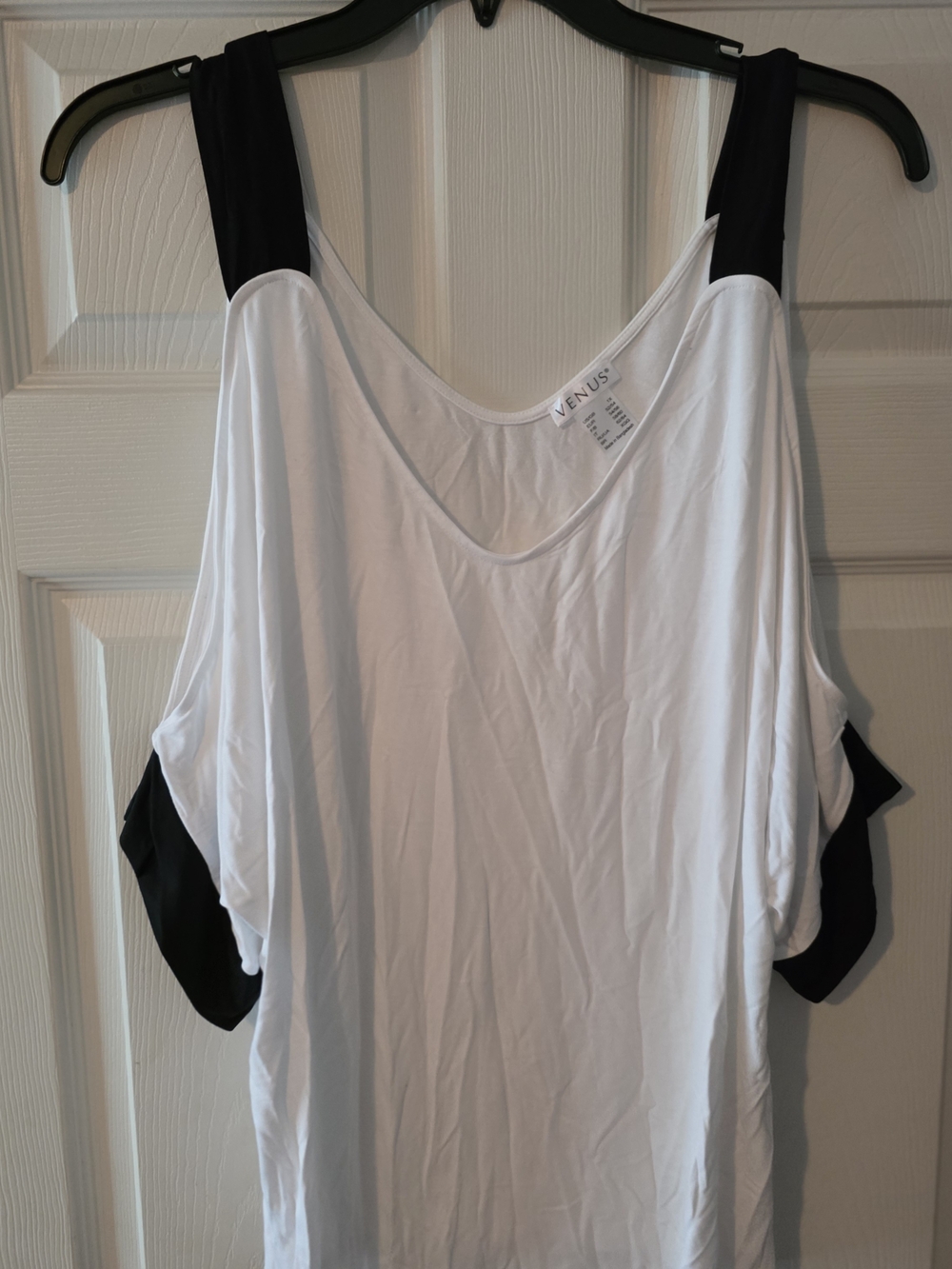 VENUS Women's White & Black Cold-Shoulder Tank Top
